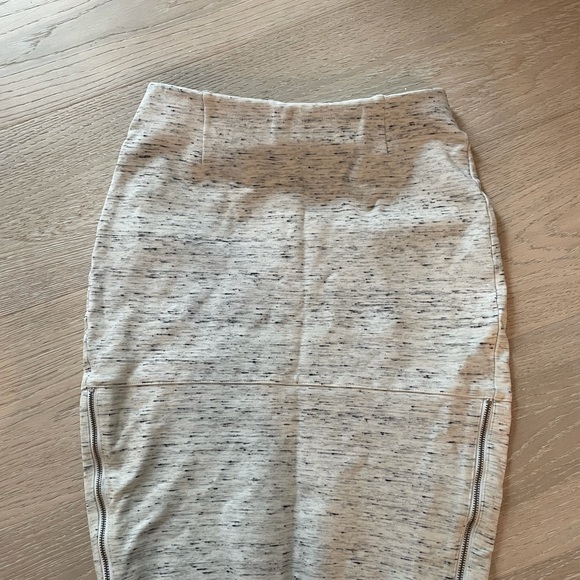 Aritzia Wilfred White/Grey Pencil Skirt - Picture 3 of 3